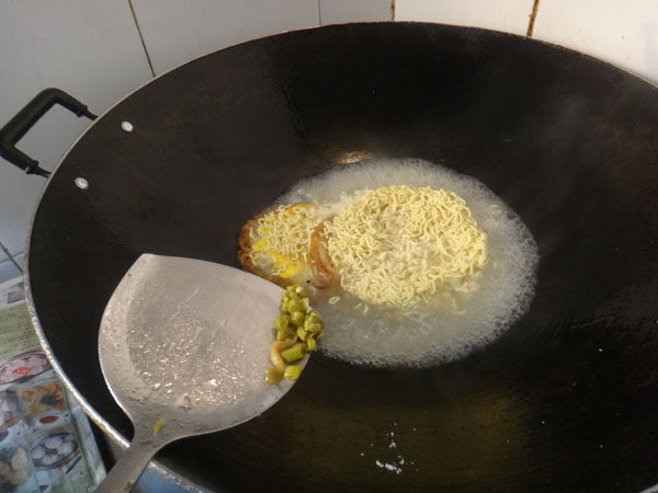 荷包蛋煮面条步骤6