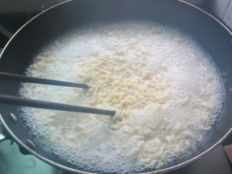 牛肉方便面步骤3