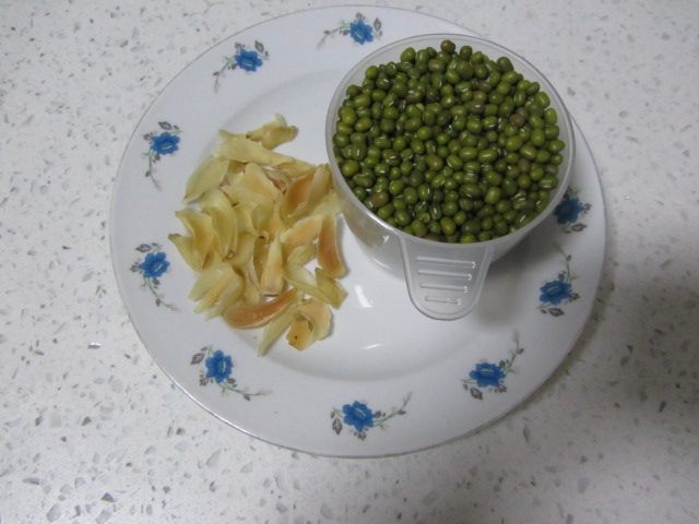 薄荷百合绿豆汤步骤1