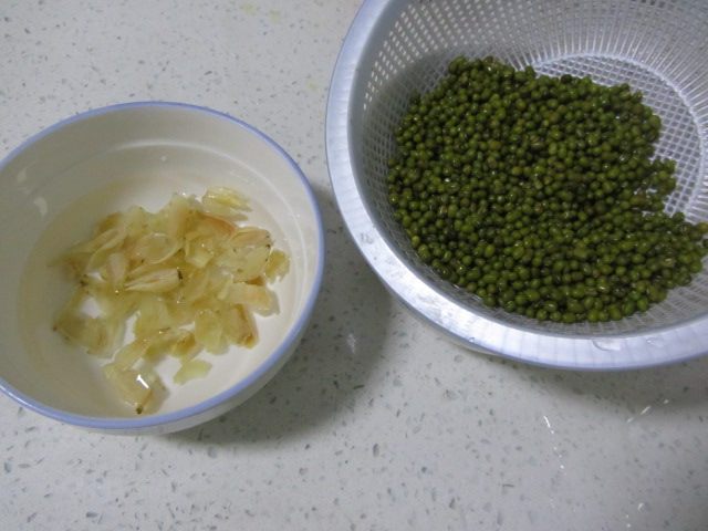 薄荷百合绿豆汤步骤2