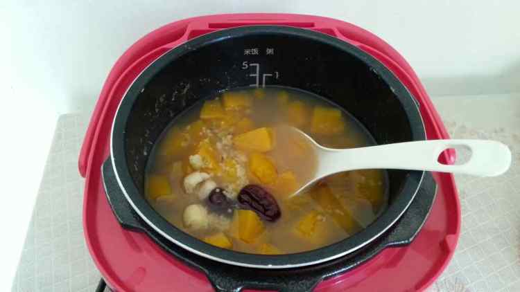 南瓜红枣莲子绿豆汤步骤8