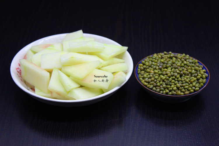 西瓜皮绿豆糖水#盛夏步骤1
