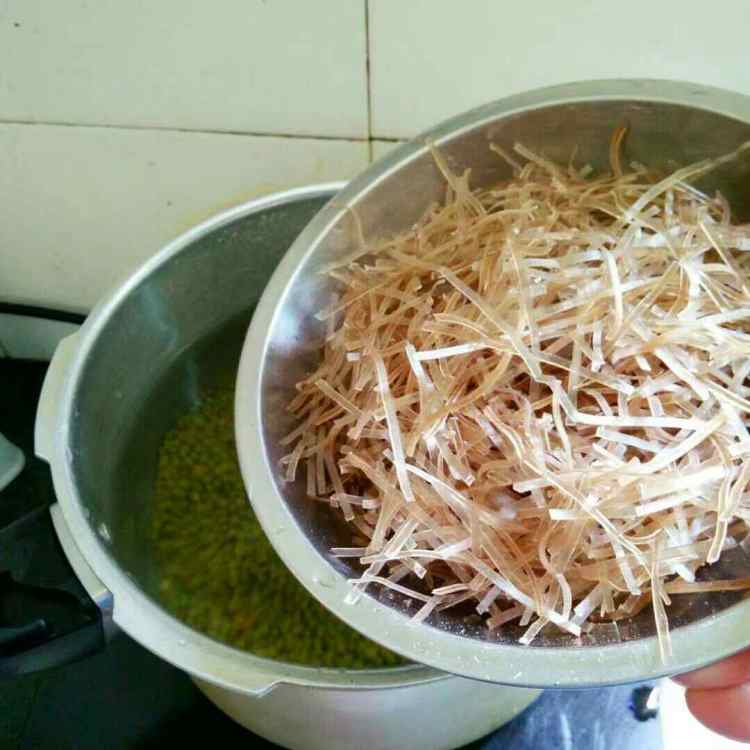 绿豆粉丝粥步骤4