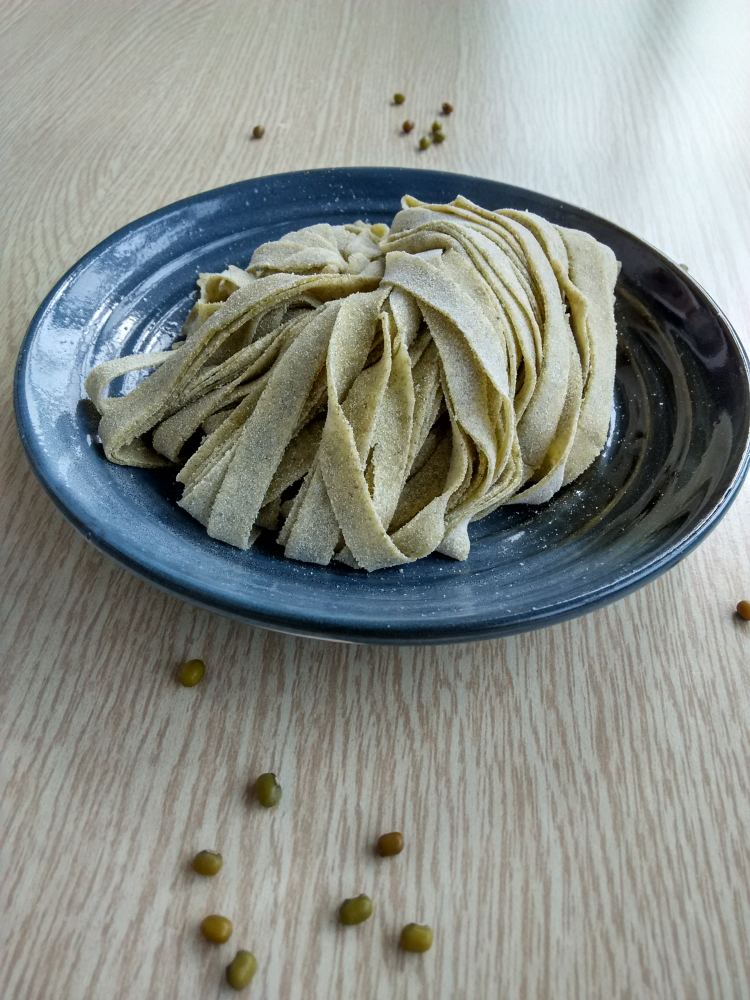 手擀杂面条步骤10
