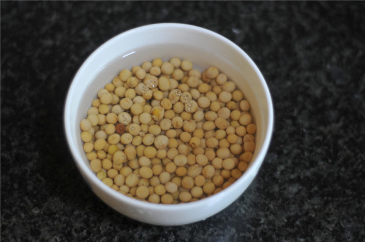 蜂蜜黄豆绿豆浆步骤2