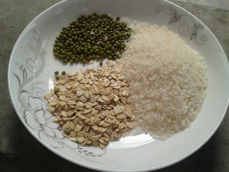 燕麦绿豆粥步骤1