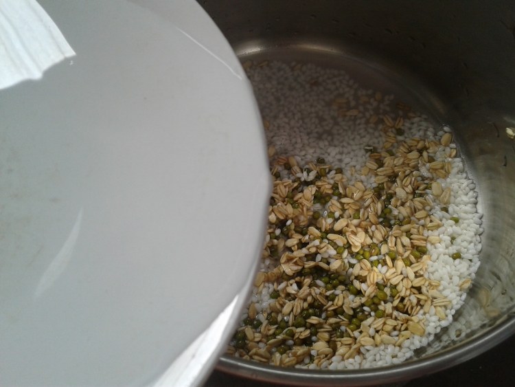 燕麦绿豆粥步骤4