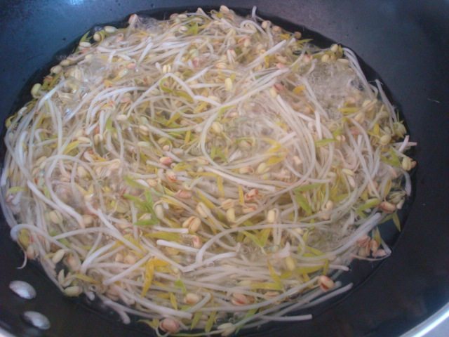 凉拌自发绿豆芽步骤12