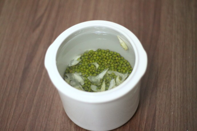 清热解毒的百合绿豆汤步骤2