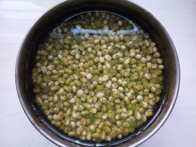 蜂蜜绿豆饼步骤1