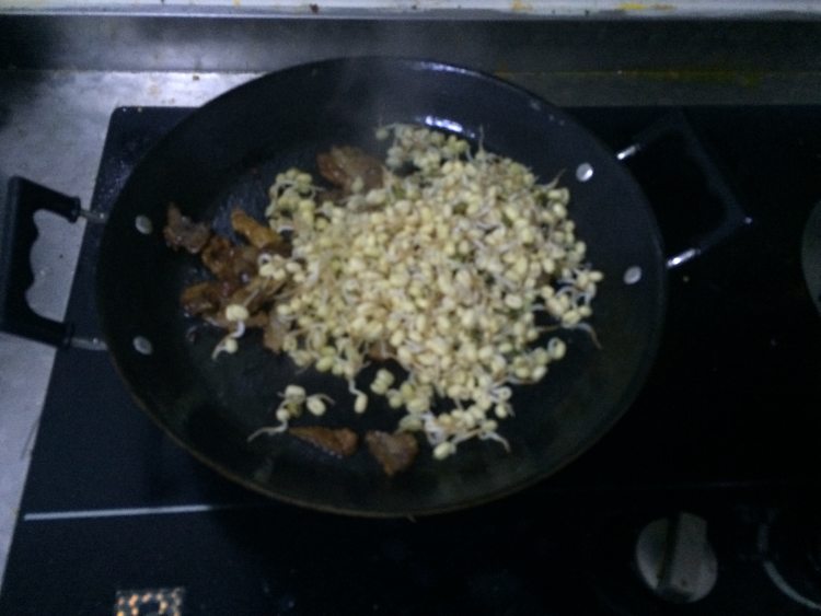 醋溜豆芽步骤7