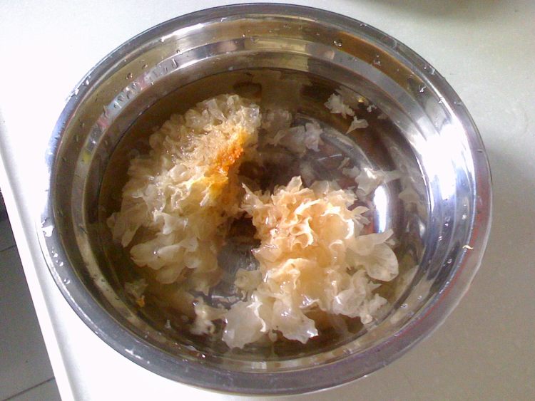 雪耳绿豆粥步骤2