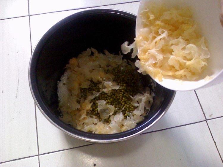 雪耳绿豆粥步骤5