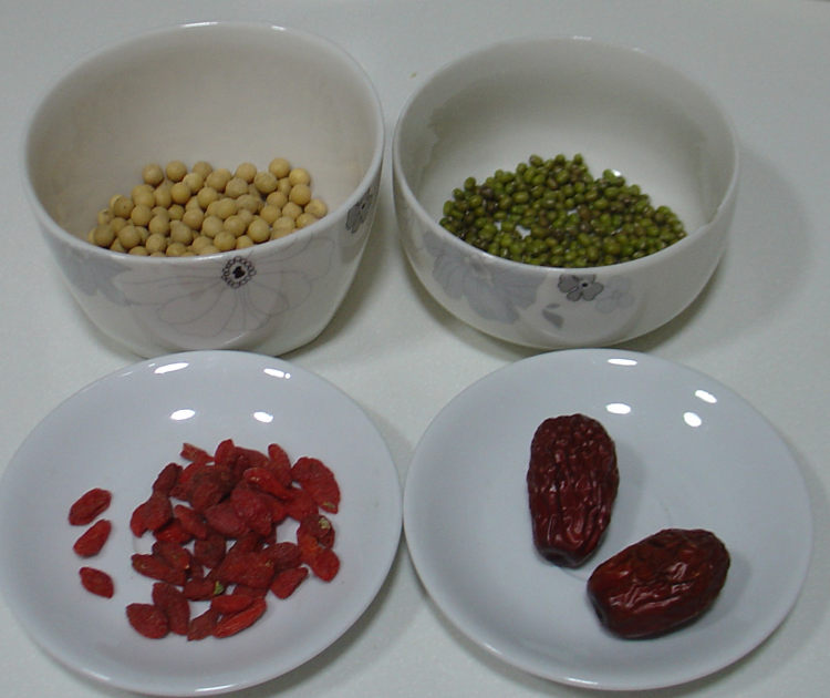 枸杞大枣双豆豆浆步骤1