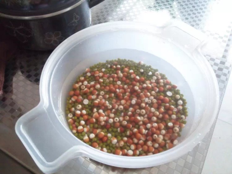 芡实绿豆粥步骤3