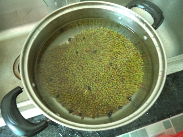 红枣桂圆豆沙步骤1