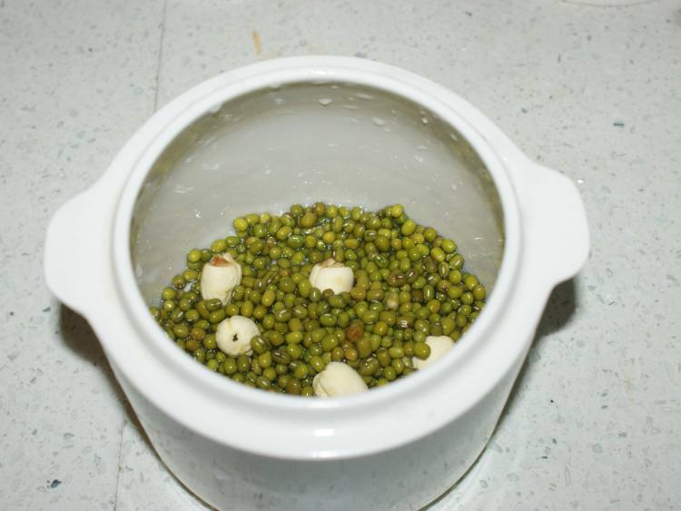 莲子绿豆汤步骤2