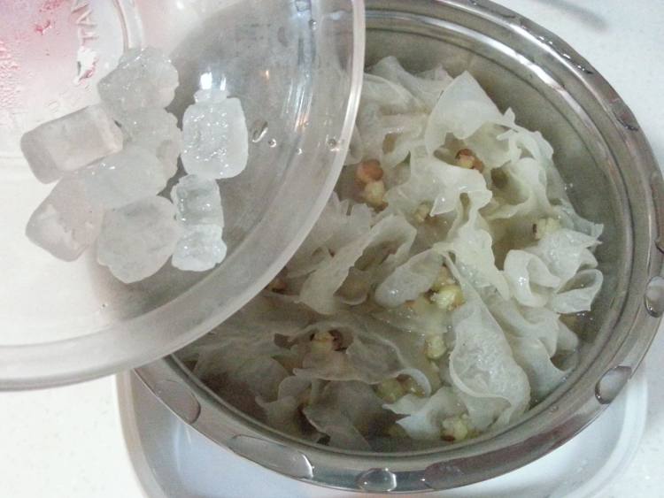 绿豆银耳汤步骤6