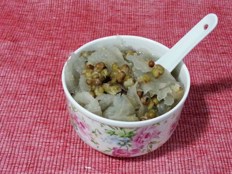 绿豆银耳汤步骤8