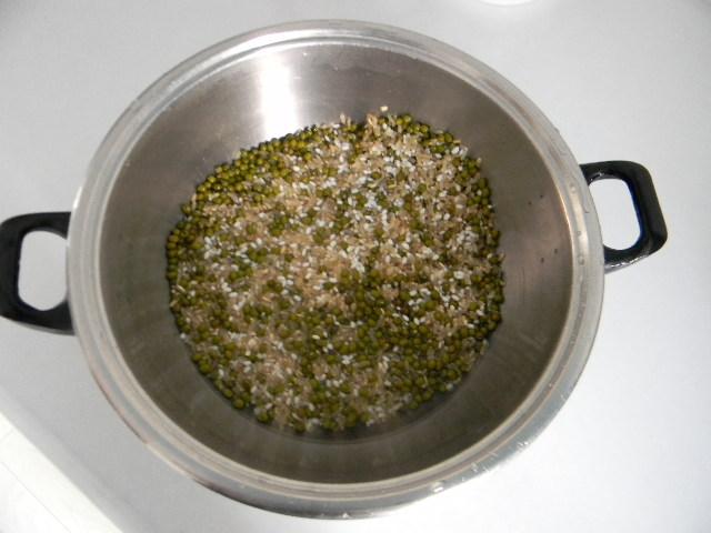 绿豆糙米粥步骤2