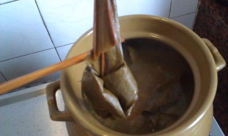 绿豆薏米荷叶瘦肉汤步骤10