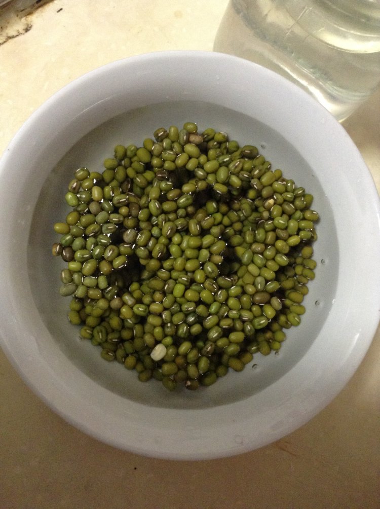 绿豆薏仁粥步骤1