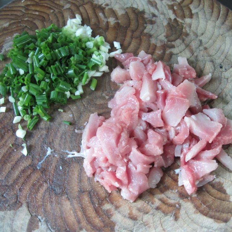 绿豆猪肉酿豆腐步骤2