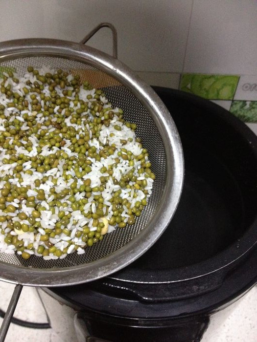 莲子绿豆粳米粥步骤3