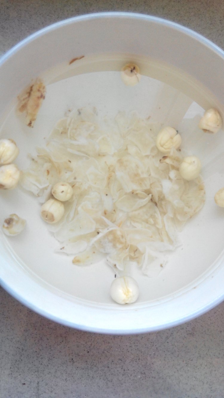 绿豆薏仁银耳羹步骤2