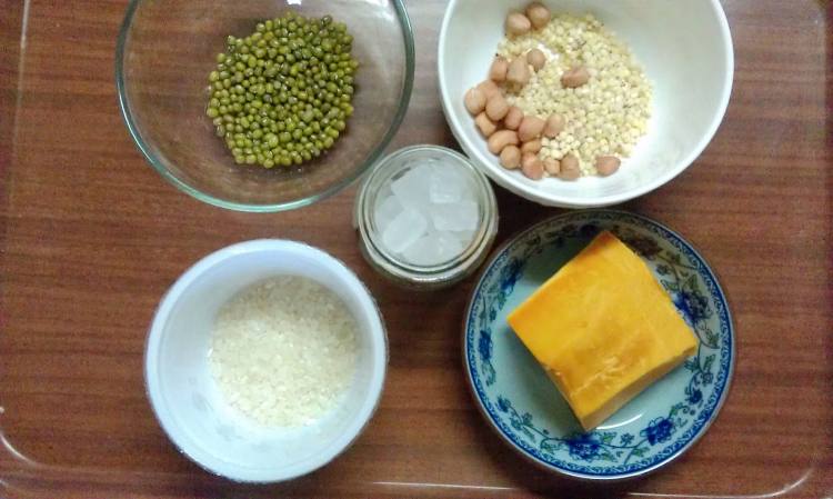 南瓜绿豆高粱米粥步骤1