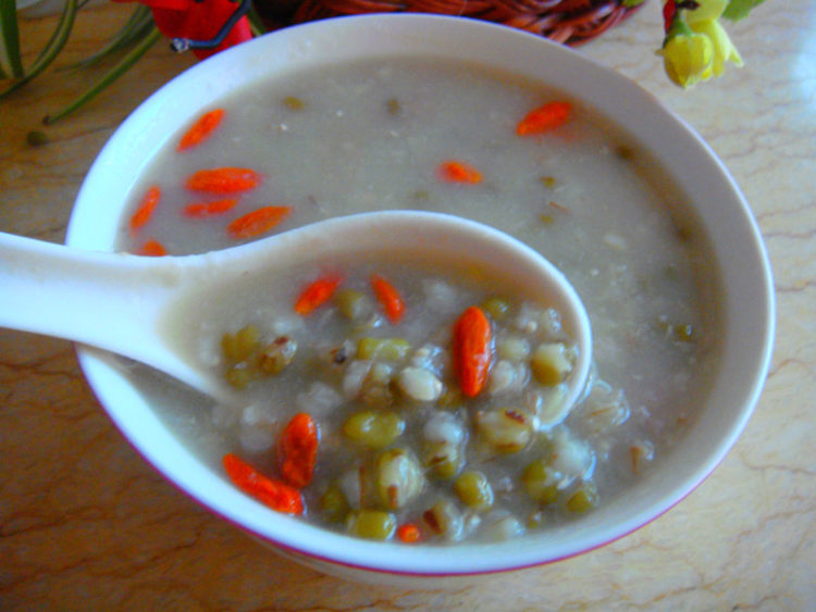 米仁绿豆粥步骤6
