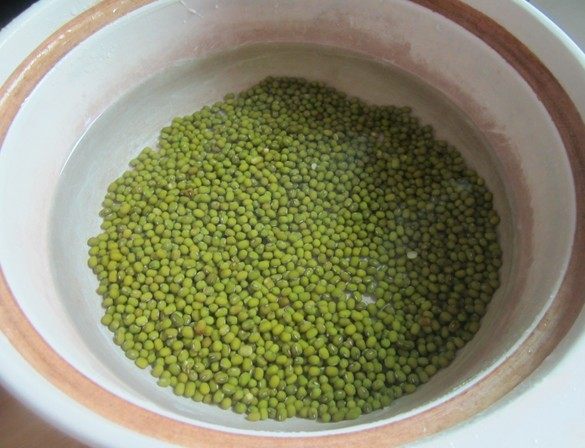 绿豆陈皮煲猪骨步骤2
