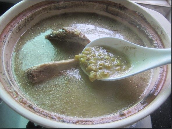 绿豆陈皮煲猪骨步骤7