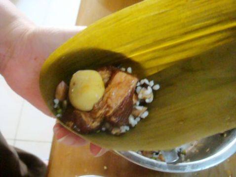 蛋黄香菇肉粽步骤11
