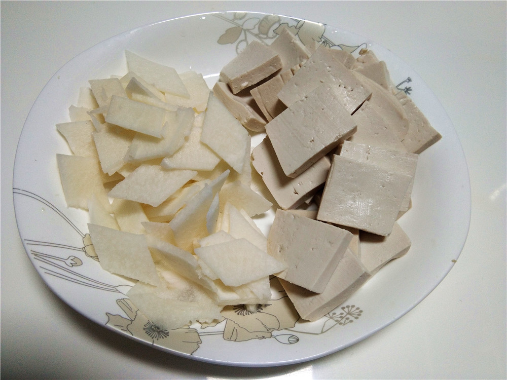 地瓜片炒豆腐步骤2