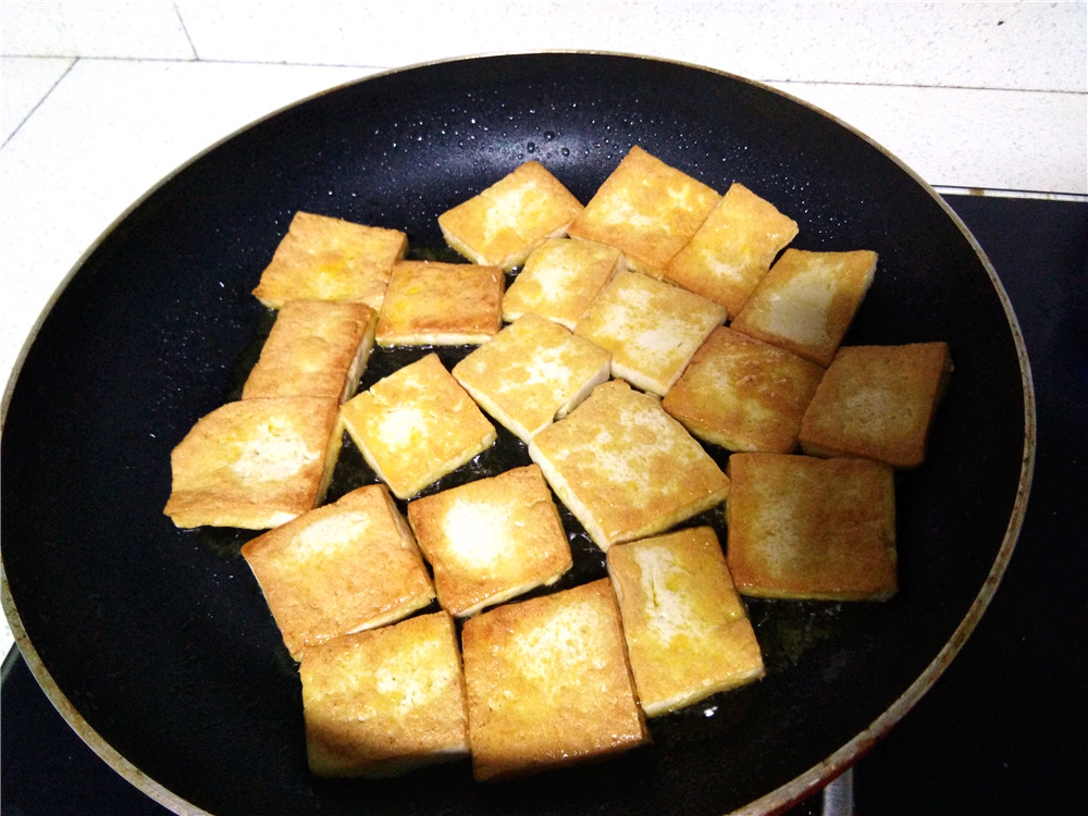 地瓜片炒豆腐步骤5