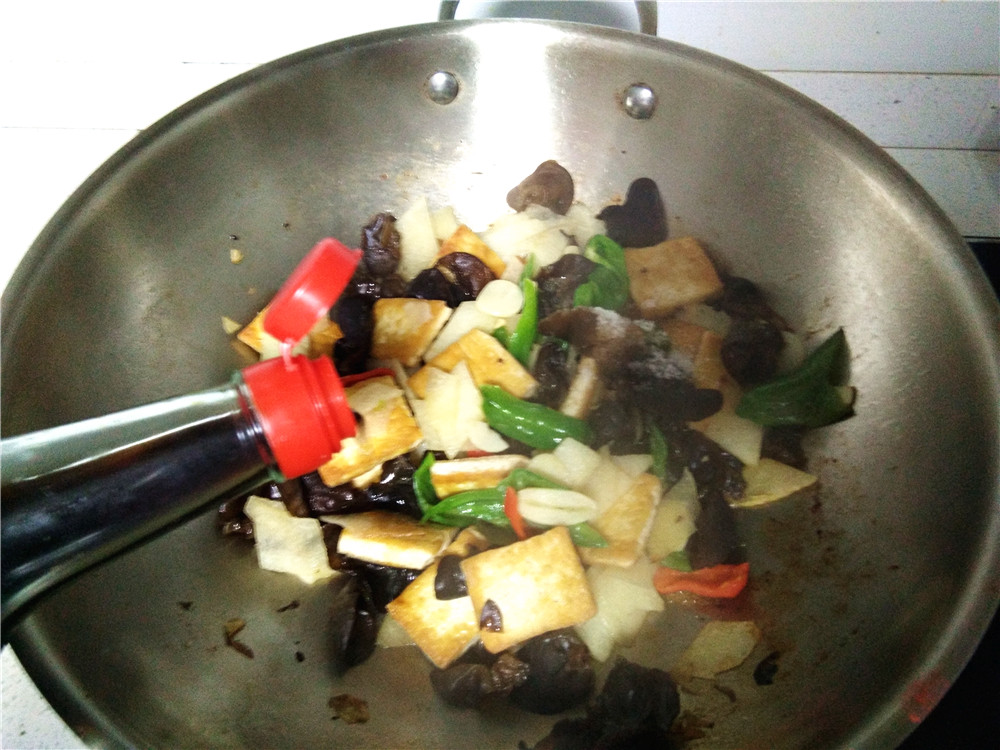 地瓜片炒豆腐步骤9