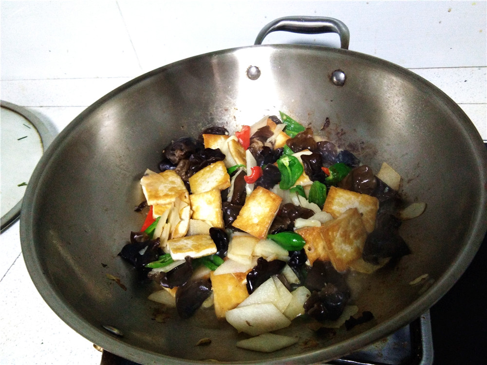 地瓜片炒豆腐步骤8