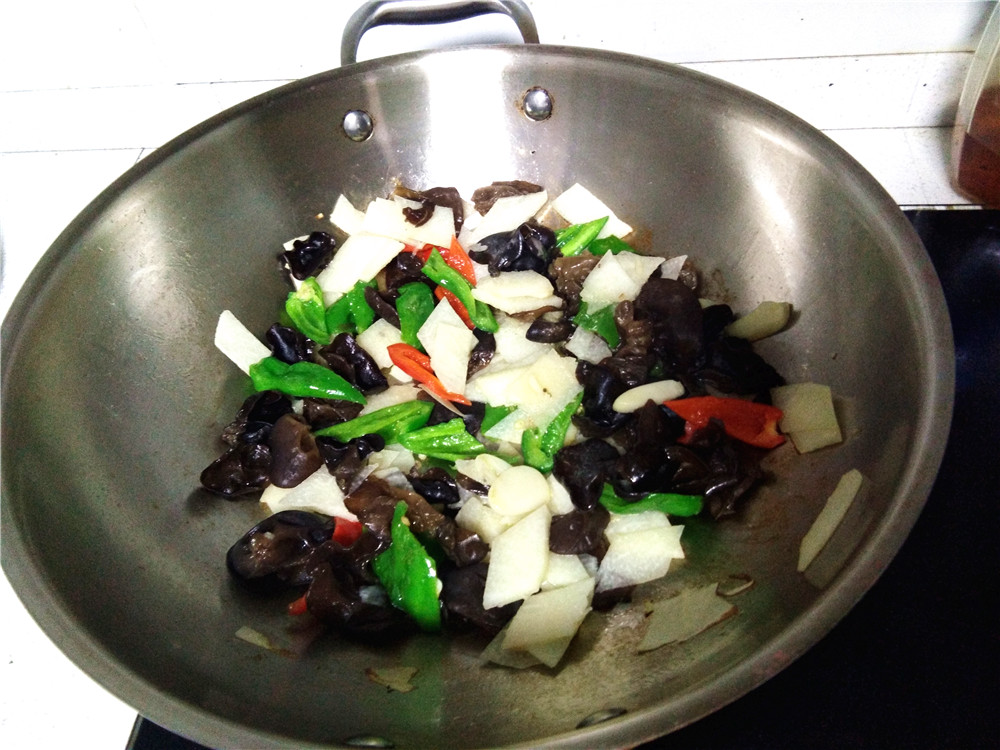 地瓜片炒豆腐步骤7