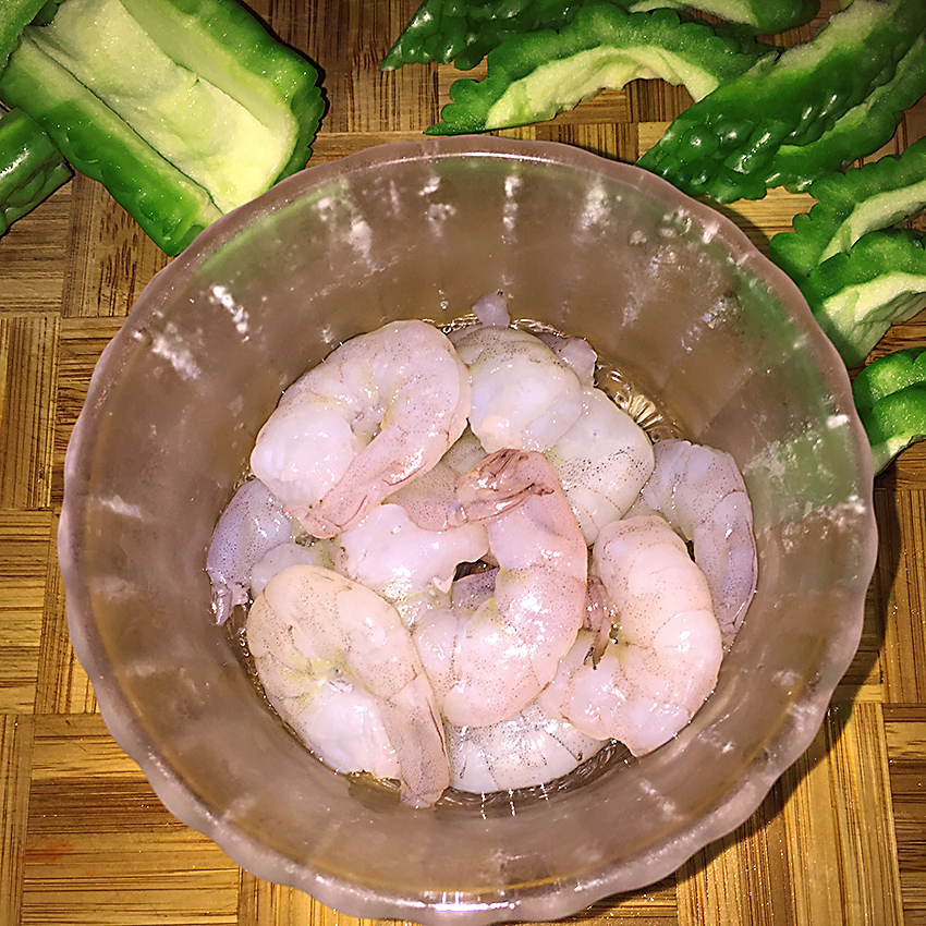 #润秋燥#苦瓜酿虾仁豆步骤2