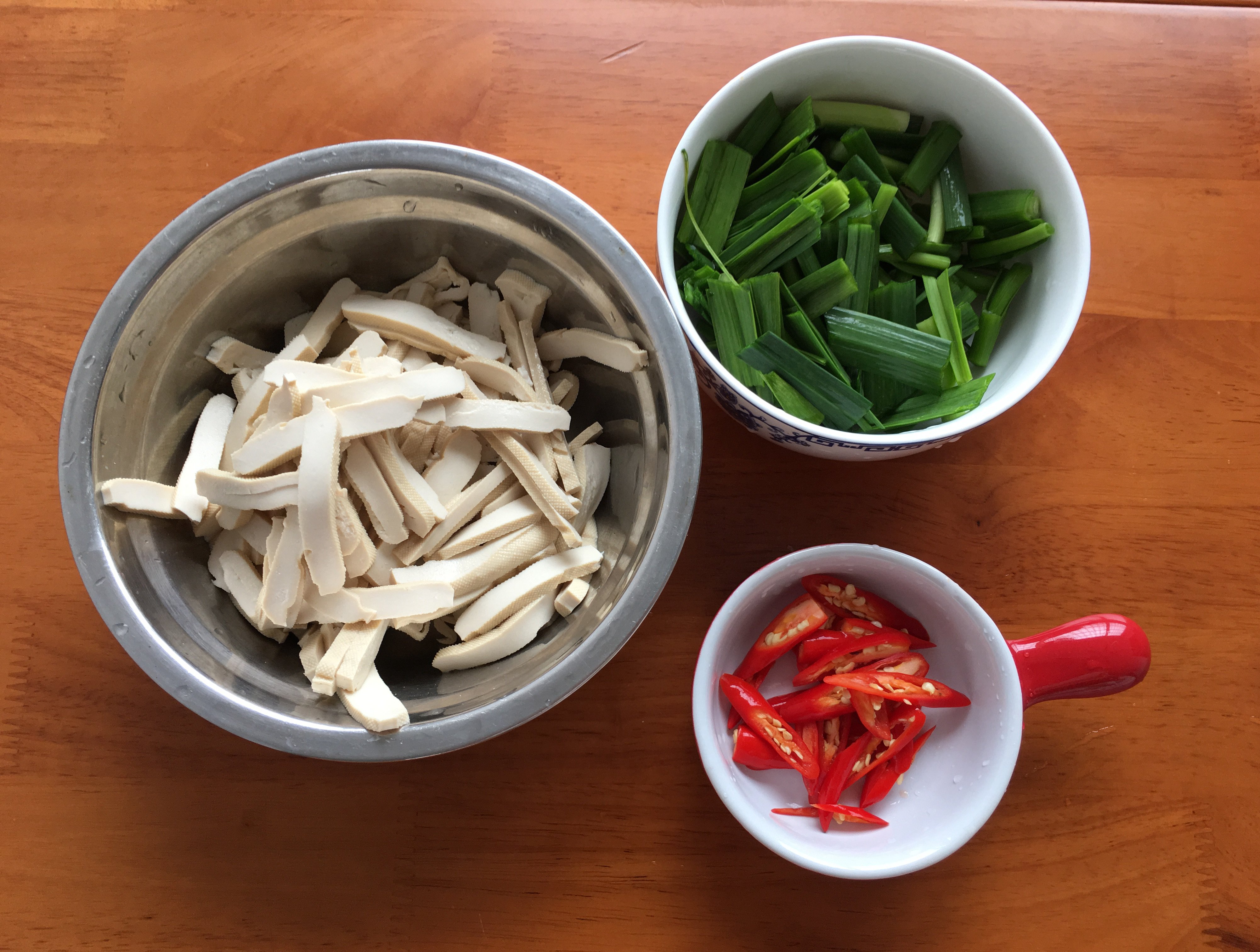 蒜苗豆腐步骤2