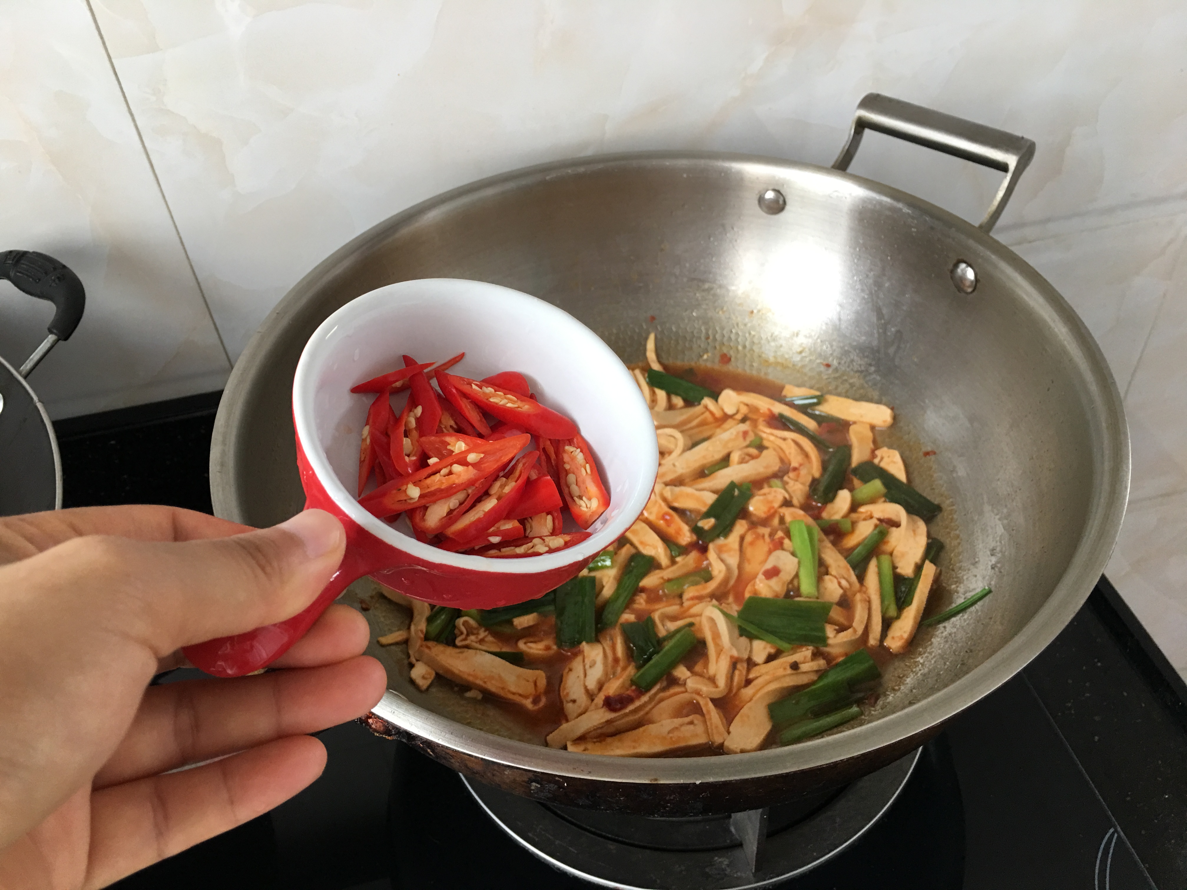 蒜苗豆腐步骤6