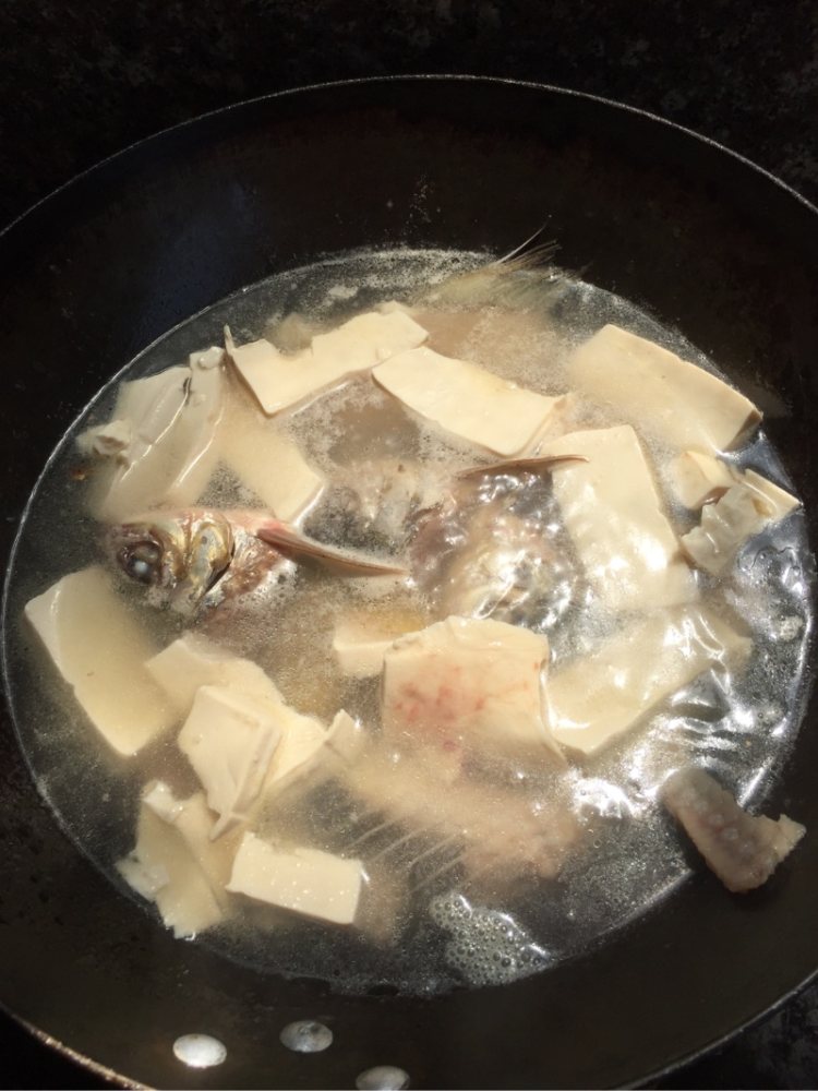 鲮鱼骨豆腐汤步骤7