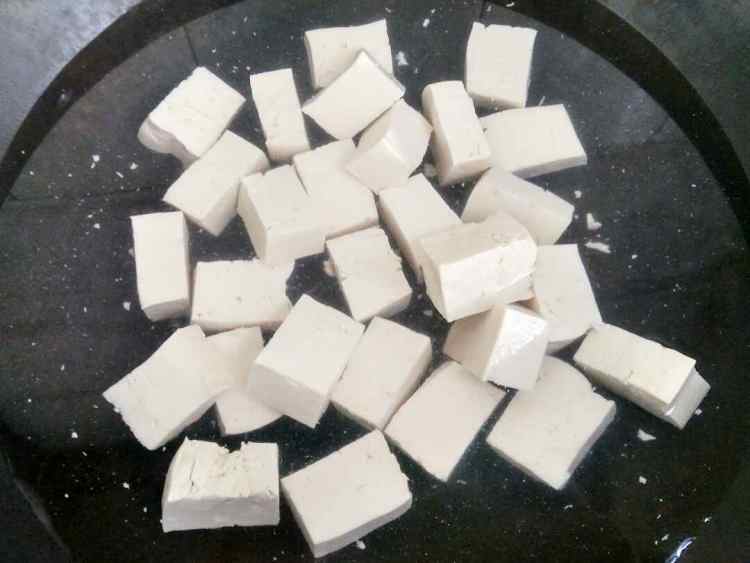 豆瓣酱炒豆腐步骤2