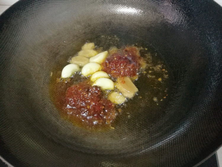 蚬子干烧豆腐步骤4
