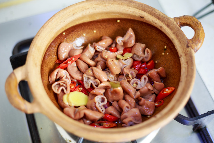 肥肠炖豆腐步骤6