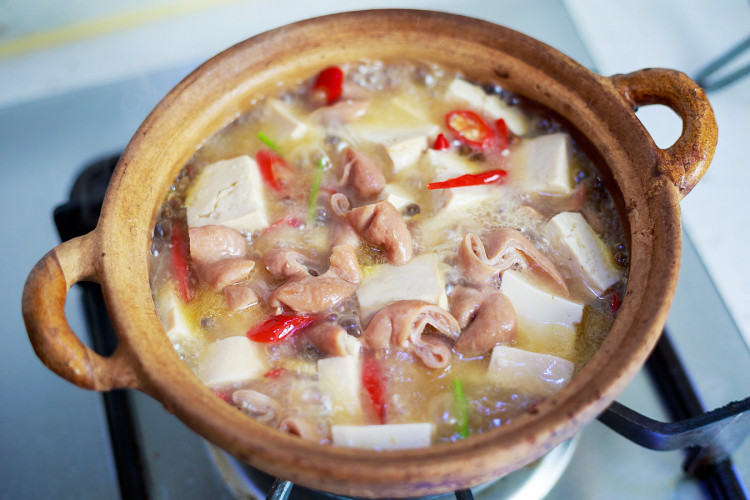 肥肠炖豆腐步骤9