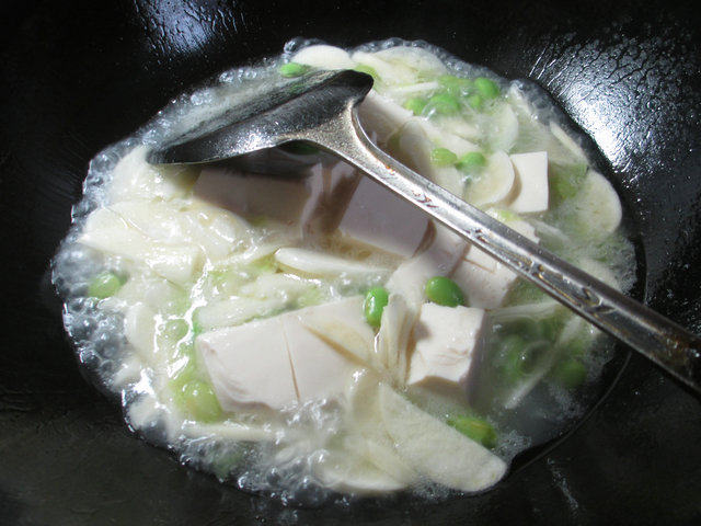毛豆茭白煮豆腐步骤4