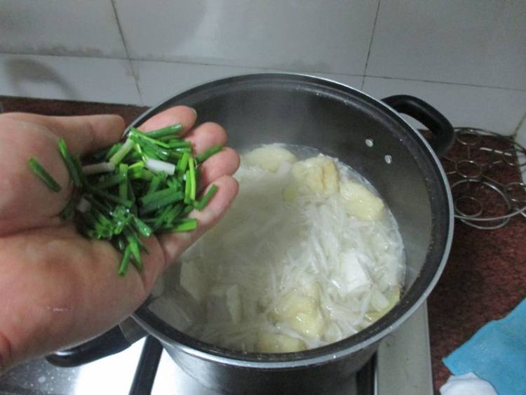 金针菇豆腐煲步骤9