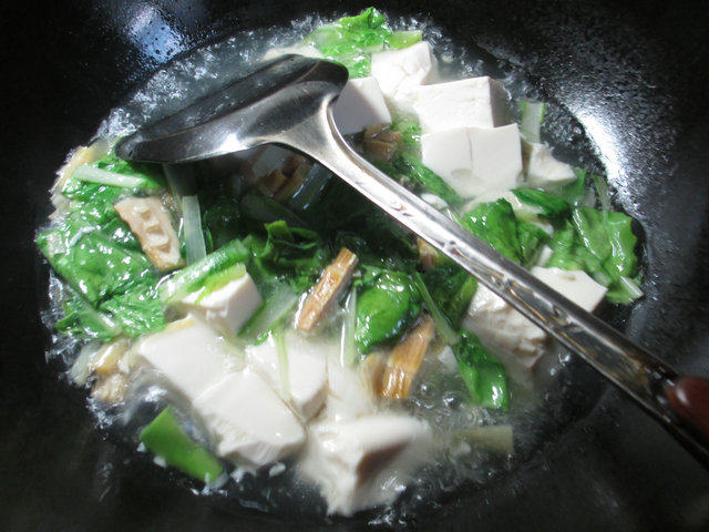 羊尾笋小白菜煮豆腐步骤5